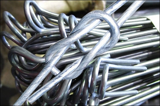 Hot dipped high carbon steel baling wire